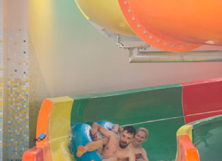 Petrecere inedită: 250 de turiști vor face Revelionul în costum de baie în cel mai mare aqua park din vestul țării