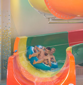 Petrecere inedită: 250 de turiști vor face Revelionul în costum de baie în cel mai mare aqua park din vestul țării