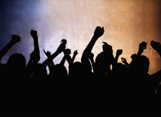 Chef în Complexul Studențesc spart de politiștii Secției 2 și amenzide 27.500 lei pentru petrecăreți. Amendă și dosar penal pentru administratorul clubului unde s-a ținut cheful