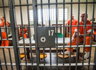 Stand-up comedy la pușcărie … în Penitenciarele Timișoara și Arad