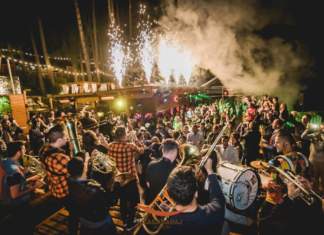 Scaldă-te în raze de lună, la Ponton Casa Baraj