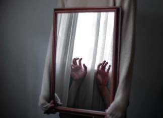 Cioburi de hârtie – poezie de Andrei Eden