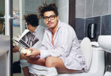 WOW: Seth Troxler încinge „Hora unirii” la Database, de Ziua Naţională a României
