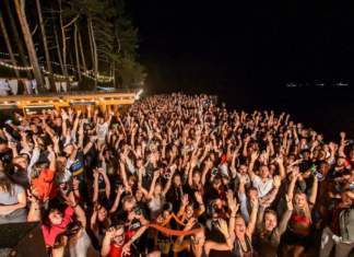 Tradiţia de 1 Mai, de la Văliug, continuă: întreg poporul zguduie Pontonul!