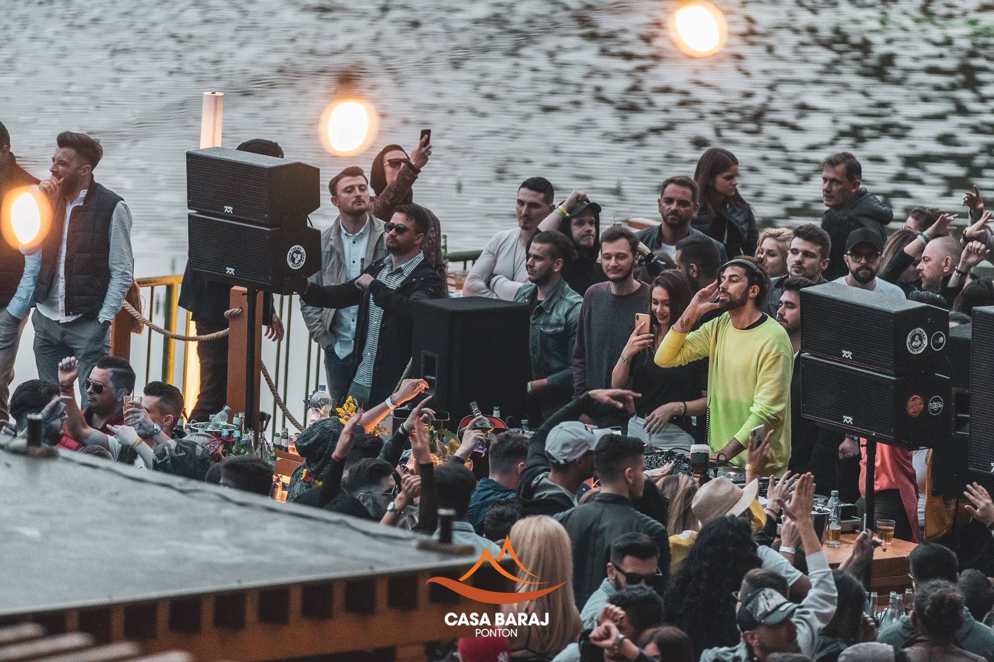 „Lacul Libertăţii”, din Văliug, te provoacă să te exprimi ca în Ibiza