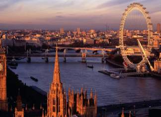 Britanicii impun începând de miercuri o taxă de 12 euro pentru intrarea în Regatul Unit și obținerea unei autorizații de călătorie