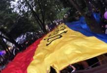 Timişorenii Maestros del Ritmo au „deșteptat românii” de la Untold cu un drapel de 30 de metri!