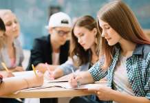 Consulatele vin la catedră: Elevii timișoreni învață despre Europa direct de la diplomați