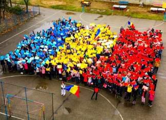 „Deșteaptă-te Române!” și „Doamne, Ocrotește-i pe Români” interpretate magistral de sute de elevi ai Școlii Gimnaziale 24 din Timișoara