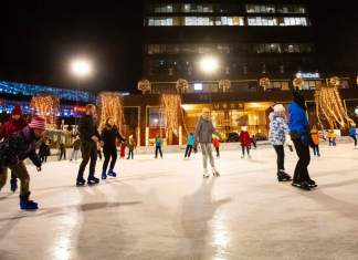 Vrei să plutești pe gheață? Vino la patinoarul Ice Dream, din Iulius Town!