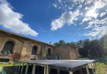 TNTm montează scena Scena A ut DOR pentru viitoarele spectacole în aer liber