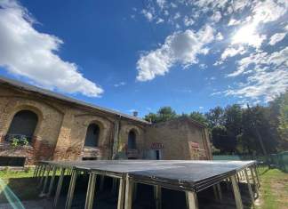 TNTm montează scena Scena A ut DOR pentru viitoarele spectacole în aer liber