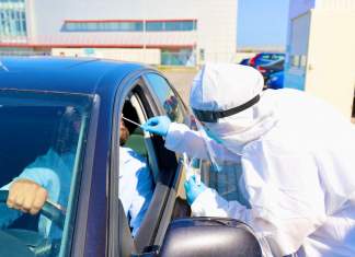 Drive-thru pentru testarea covid-19 în Arad. Vii, te testezi și pleci în 5 minute