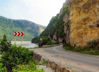 Unul din cele mai spectaculoase drumuri din România intră în reparații capitale pe traseul Moravița – Orșova