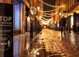 Recorduri de infectări în Marea Britanie. Noua tulpină grăbește strategia de vaccinare