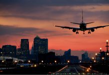 Prima măsură a administrației Biden: toată lumea care intră cu avionul în SUA stă obligatoriu în carantină