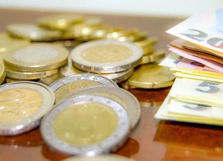 România vrea să treacă la euro ca monedă oficială din 2027 sau 2028