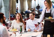 Reîntoarcerea la normalitate : restaurantele și hotelurile, la 100% din capacitate cu persoane vaccinate de la 1 iunie