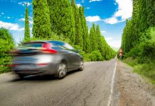 Circula regulamentar, dar impactul cu un tractor i-a curmat viața la doar 25 de ani