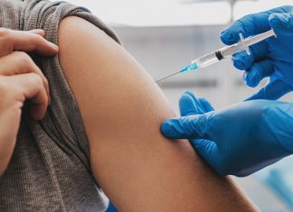 105 operatori privați au început vaccinarea angajaților