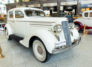 Călătorie în timp pe patru roți. Mașinile americane și britanice care au scris istorie, expuse la Iulius Town