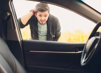 Trei tineri de 16 și 23 de ani, bănuiți de furtul unui autoturism sunt cercetați de polițiștii timișeni