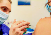 Te-ai vaccinat cu schema completă între noiembrie 2021 și martie 2022? Află de unde poți ridica tichetul de 100 lei