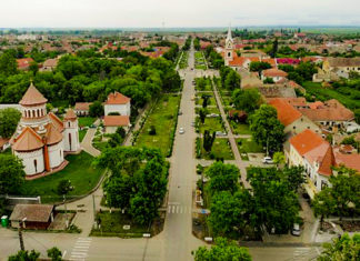 O femeie având Covid și aflată în izolare la domiciliu a fost găsită de polițiști într-un restaurant din Jimbolia