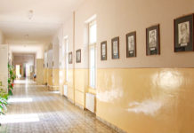 Aproape toate scolile din Timisoara vor avea (si) cursuri online de luni: Colegiul Banatean, Lenau, Calderon, Moisil, Henri Coanda, Alimentar, Agro, Eletrotimis, Auto, Economic si Ana Aslan sunt in scenariul rosu – o parte din elevi vor face orele online. Vezi lista completa