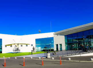 Licitație la Aeroportul Internațional Timișoara: spațiu disponibil pentru amplasarea unui ecran publicitar