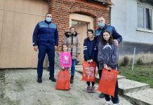 Fapte bune! 70 de pachete de Crăciun dăruite de polițiștii din județ familiilor nevoiașe