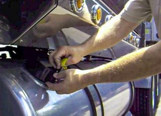 Doi hoți de benzină prinși de polițiștii din Făget