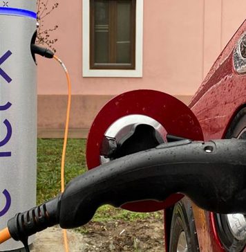 Investiții de 3,3 milioane lei în Dumbrăvița: becuri led pentru iluminat stradal și cinci stații de încărcare pentru mașini electrice din fonduri europene și locale
