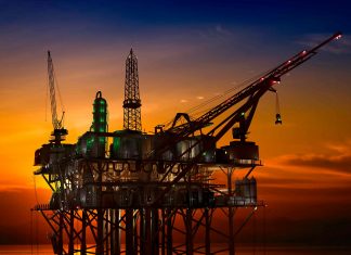 În timp ce în România prețul benzinei continuă să crească, pe piețele internaționale petrolul are cea mai mare scădere de preț din ultima vreme