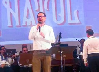 Primarul Timisoarei, Dominic Fritz, interpretand pe scena Filarmonicii cantecul „Iorgovan, frumoasa floare” (video)