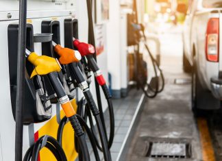 Guvernul amenință benzinarii cu legea speculei dacă cresc nejustificat prețurile la carburanți