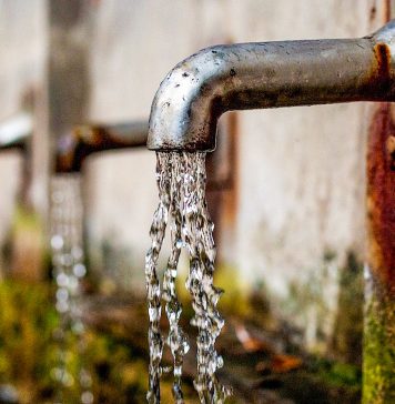 Lucrări de spălare a rețelei de apă în mai multe localități din județ