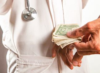 Românii, lituanienii și grecii – în fruntea clasamentului la ”plicurile” date cadrelor medicale