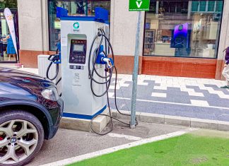 Stațiile de încărcare pentru mașini electrice instalate de Primăria Timișoara au început să funcționeze. Cât costă un „plin”?