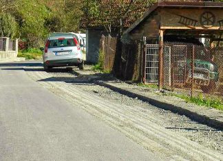 O firmă de construcții și-a luat înapoi asfaltul proaspăt turnat pe o stradă din Hunedoara