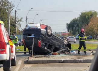 Un bărbat a fost rănit după ce a pierdut controlul volanului și s-a răsturnat într-un sens giratoriu din Timișoara