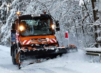 Director de la „Drumuri și Autostrăzi” reținut de DNA Timișoara pentru mită și trafic de influență în formă continuată. Este acuzat că a luat mită pentru a ajuta o firmă să câștige contracte de deszăpezire