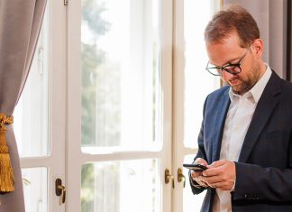 Dominic Fritz : „Pentru niște saci de deșeuri vegetale ridicate cu întârziere, PNL mă atacă din nou în cea mai bună manieră naționalistă”