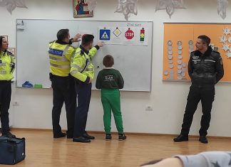 Școala Altfel – Polițiștii timișoreni la ora de educație rutieră la Școala Generală 30