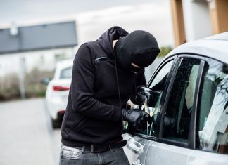 Hoț de mașini prins în Timișoara, după ce în februarie a ieșit din închisoare pentru … furt din mașini