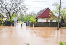 Cod galben de inundaţii pe râuri din opt bazine hidrografice, de luni seara