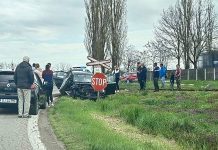 Șoferiță inconștientă! S-a ciocnit cu trenul pe trecerea de cale ferată de la Peciul Nou