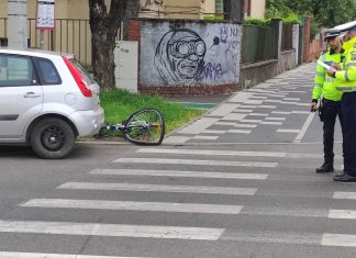 Biciclist de 21 de ani lovit pe trecerea de pietoni de o șoferiță de 39 de ani