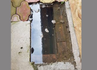 Copil de un an și șapte luni salvat de polițiști după ce a căzut într-un bazin cu apă