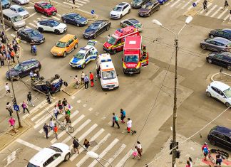 Mașină dată peste cap pe bulevardul Gheorghe Lazăr – o femeie a fost transportată la spital (foto)
